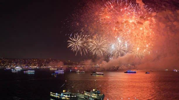 2026 Teknede Yılbaşı Eğlencesi: Canlı Müzik, Dans ve Özel Gösterilerle Dolu Bir Gece!